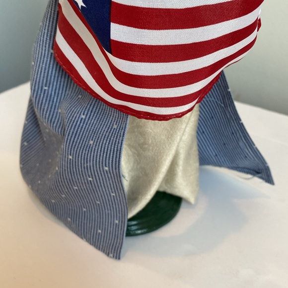 Byers' Choice Colonial Woman Holding American Flag - 2002 - Picture 4 of 10